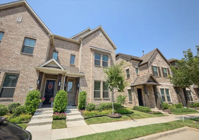 Photo 2 of Townhouse for sale at 4261 Shavano Dr, Frisco, TX 75034 | MLS# 21313279 | Listing updated on 2026-08-22