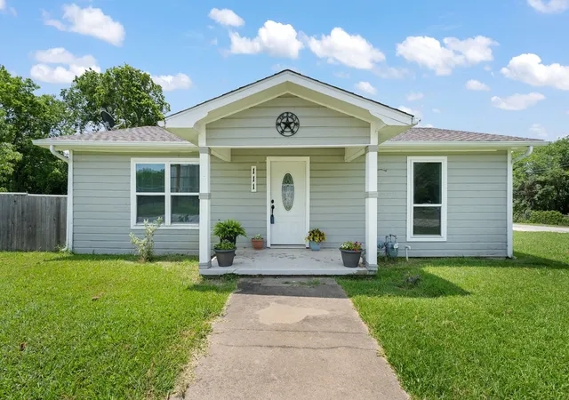 Homes for sale in Alvarado, TX | 111 W Shelton St, Alvarado, TX 76009 | MLS# 21312155