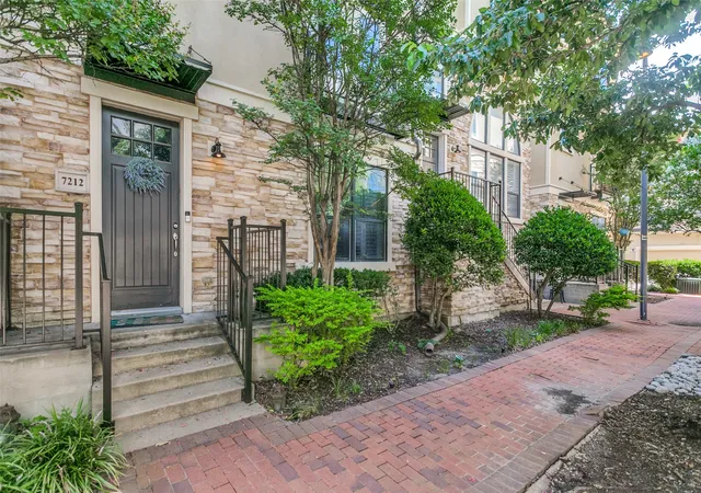 Homes for sale in Plano, TX | 7212 Scotland Ct, Plano, TX 75024 | MLS# 21311505