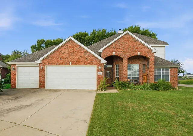 Photo 1 of Single family home for sale at 8100 Yucatan Ct, Arlington, TX 76002 | MLS# 21304164 | Listing updated on 2026-08-23