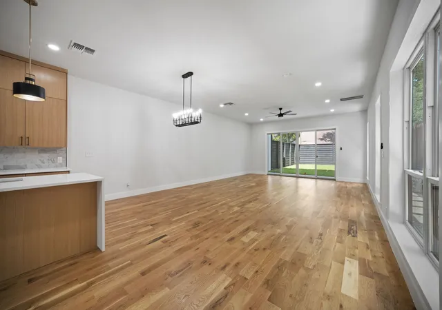 Photo 2 of Single family home for sale at 732 Cedar Hill Ave, Dallas, TX 75208 | MLS# 21313122 | Listing updated on 2026-07-13