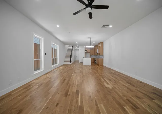 Photo 3 of Single family home for sale at 732 Cedar Hill Ave, Dallas, TX 75208 | MLS# 21313122 | Listing updated on 2026-07-13