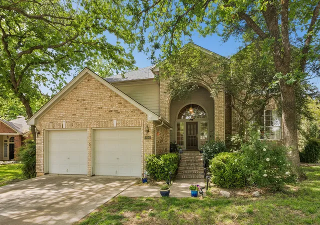 1st image of 800 Fernwood Ct, Lewisville, TX 75077 | MLS# 21313228