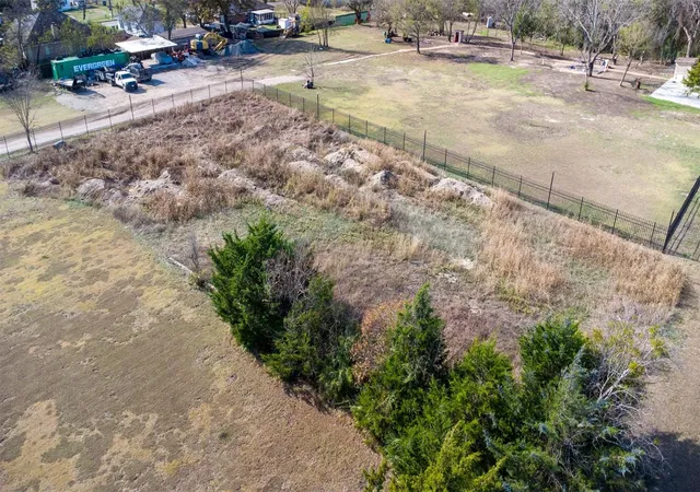 Photo 1 of Land for sale at 20 S Lancaster Hutchins Rd, Lancaster, TX 75146 | MLS# 21313371 | Listing updated on 2026-08-18