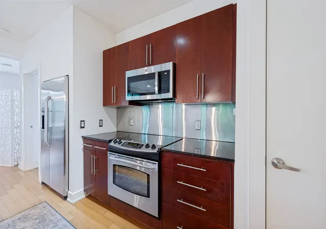 Listing Photo 4 - Condo for sale in building located at 4333 Gilbert Ave, Dallas, TX 75219 - Unit #219