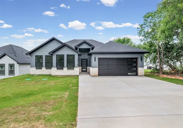 Photo 1 of Sale Pending at 2714 Steepleridge Cir, Granbury, TX 76048 | MLS# 21312019 | Listing updated on 2026-08-31