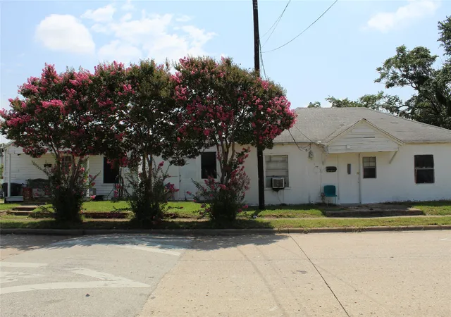 Photo 3 of Single family home for sale at 3122 Herbert St, Dallas, TX 75212 | MLS# 21309397 | Listing updated on 2026-08-20