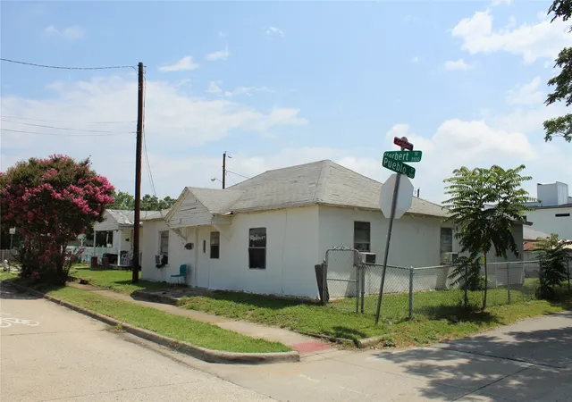 Photo 4 of Single family home for sale at 3122 Herbert St, Dallas, TX 75212 | MLS# 21309397 | Listing updated on 2026-08-20