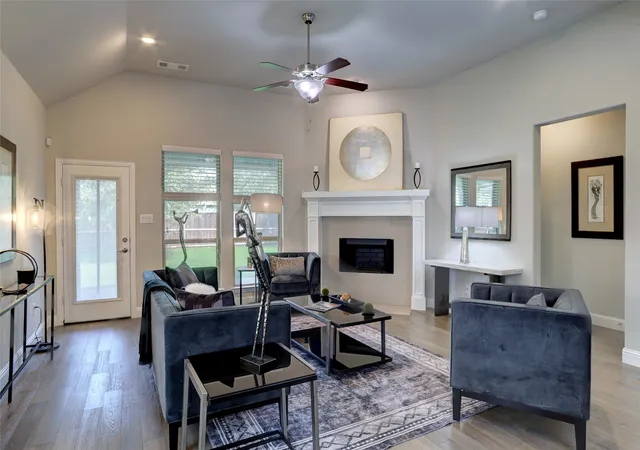 Photo 3 of Sale Pending at 4316 Querida Ave, Mc Kinney, TX 75070 | MLS# 21313376 | Listing updated on 2026-08-27