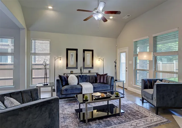 Photo 4 of Sale Pending at 4316 Querida Ave, Mc Kinney, TX 75070 | MLS# 21313376 | Listing updated on 2026-08-27