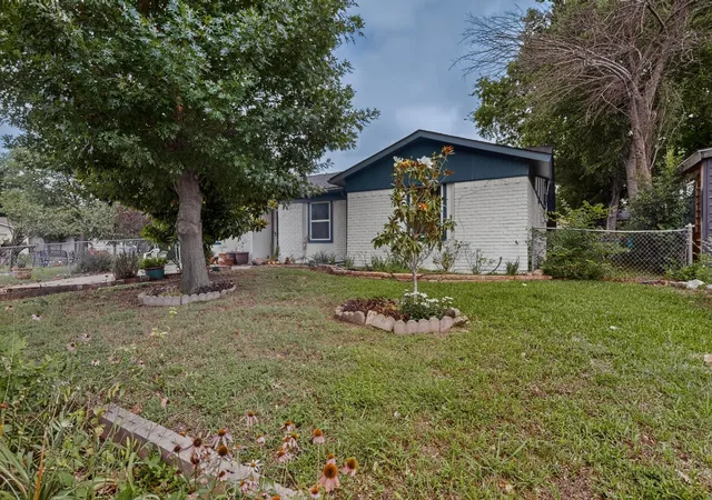 3rd image of 12207 Queen Dr, Balch Springs, TX 75180 | MLS# 21294231