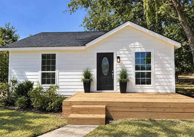 Photo 3 of Single family home for sale at 1007 N Lane St, Comanche, TX 76442 | MLS# 21313451 | Listing updated on 2026-09-21