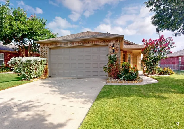Photo 2 of Sale Pending at 1456 Birmingham Forest Dr, Frisco, TX 75036 | MLS# 21312526 | Listing updated on 2026-08-25