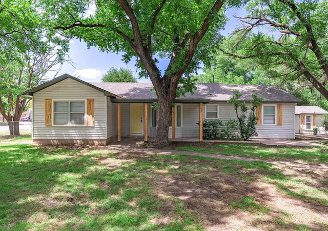 Photo 2 of Single family home for sale at 102 S 2nd St, Clyde, TX 79510 | MLS# 21313422 | Listing updated on 2026-10-07
