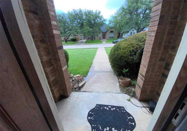 Homes for sale in Grapevine, TX | 2851 Timber Hill Dr, Grapevine, TX 76051 | MLS# 21302293