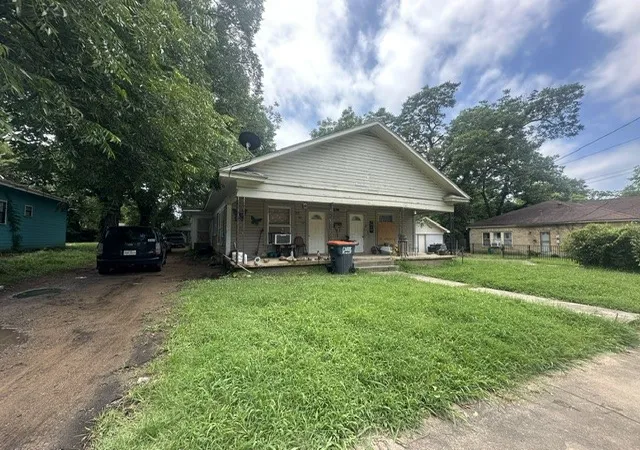 Homes for sale in Paris, TX | 828 E Price St, Paris, TX 75460 | MLS# 21313415