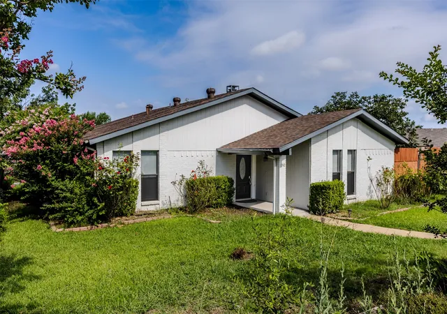 Homes for sale in Carrollton, TX | 1742 Delaford Dr, Carrollton, TX 75007 | MLS# 21313523