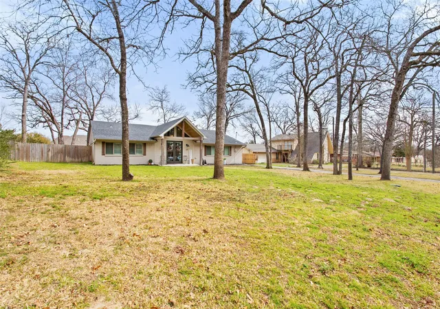 Homes for sale in Hideaway, TX | 237 Hideaway Ln E, Hideaway, TX 75771 | MLS# 21313537