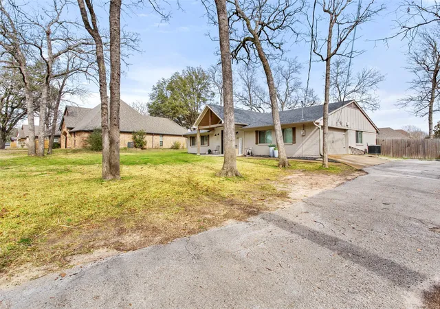 Homes for sale in Hideaway, TX | 237 Hideaway Ln E, Hideaway, TX 75771 | MLS# 21313537