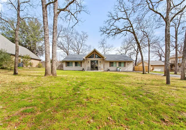 Homes for sale in Hideaway, TX | 237 Hideaway Ln E, Hideaway, TX 75771 | MLS# 21313537