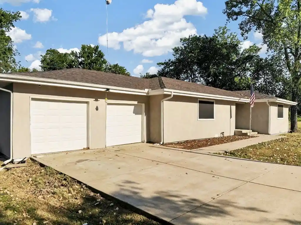 Photo 1 of Single family home for sale at 702 N Us Hwy 69, Celeste, TX 75423 | MLS# 21313559 | Listing updated on 2026-10-30