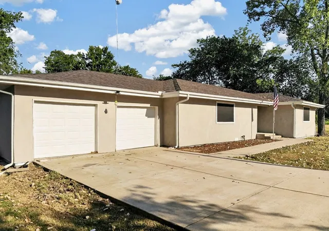 Single family home for sale at 702 N Us Hwy 69, Celeste, TX 75423 | MLS# 21313559