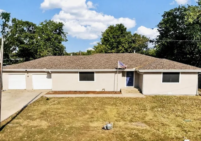Photo 3 of Single family home for sale at 702 N Us Hwy 69, Celeste, TX 75423 | MLS# 21313559 | Listing updated on 2026-08-29