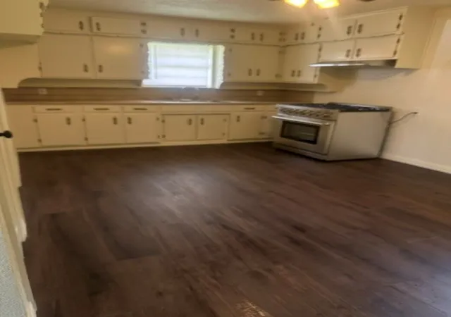 Photo 2 of Single family home for sale at 106 Tipton St, Whitesboro, TX 76273 | MLS# 21313582 | Listing updated on 2026-07-19