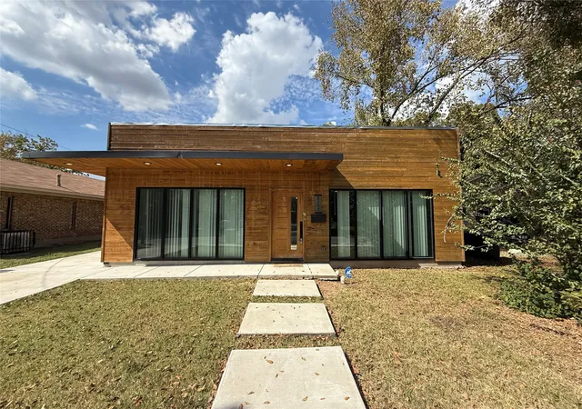 Photo 1 of Single family home for sale at 2707 Carpenter Ave, Dallas, TX 75215 | MLS# 21313524 | Listing updated on 2026-07-23