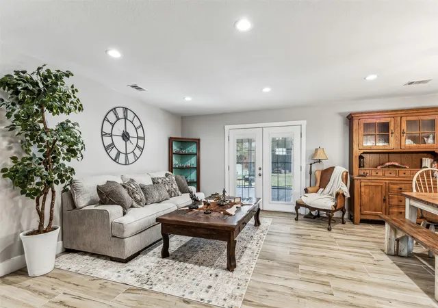 Photo 4 of Single family home for sale at 304 W Links Dr, Godley, TX 76044 | MLS# 21311983 | Listing updated on 2026-09-22