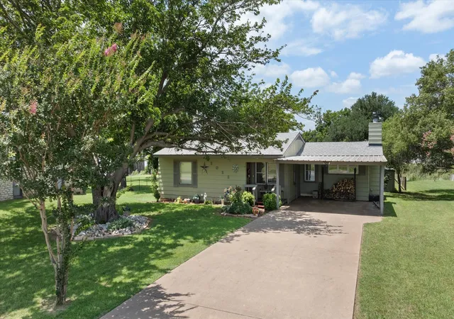 Photo 3 of Single family home for sale at 2022 Long Creek Ct, Granbury, TX 76049 | MLS# 21313562 | Listing updated on 2026-08-25