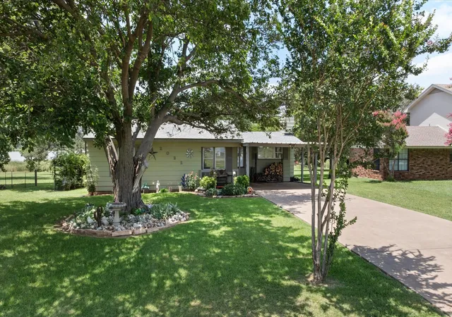 Photo 3 of Single family home for sale at 2022 Long Creek Ct, Granbury, TX 76049 | MLS# 21313562 | Listing updated on 2026-08-25
