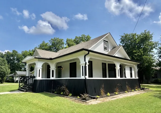 Homes for sale in Groesbeck, TX | 402 E Navasota St, Groesbeck, TX 76642 | MLS# 21308646