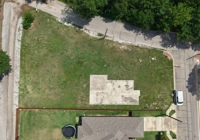 20th image of 11 W Higgins Blvd, Cockrell Hill, TX 75211 | MLS# 21312231