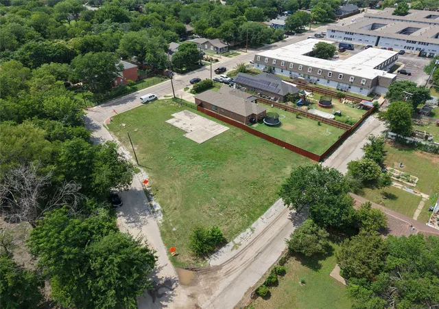 4th image of 11 W Higgins Blvd, Cockrell Hill, TX 75211 | MLS# 21312231