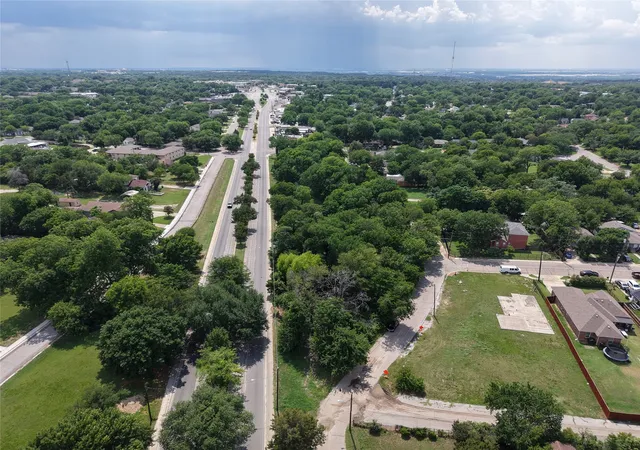 5th image of 11 W Higgins Blvd, Cockrell Hill, TX 75211 | MLS# 21312231