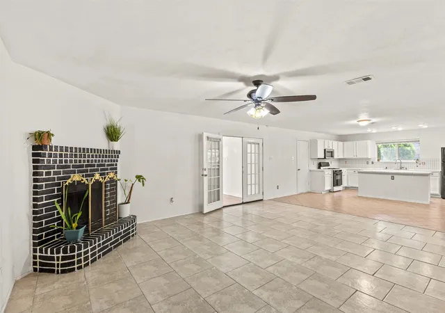 Photo 3 of Single family home for sale at 3341 Pecan Shadow Wy, Mesquite, TX 75181 | MLS# 21313443 | Listing updated on 2026-08-22