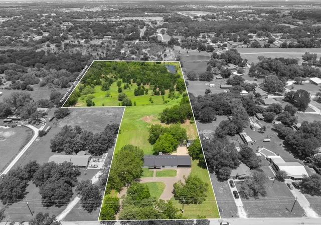 Photo 1 of Single family home for sale at 616 E Moonlight Dr, Robinson, TX 76706 | MLS# 21313631 | Listing updated on 2026-10-02