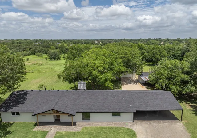 Homes for sale in Robinson, TX | 616 E Moonlight Dr, Robinson, TX 76706 | MLS# 21313631