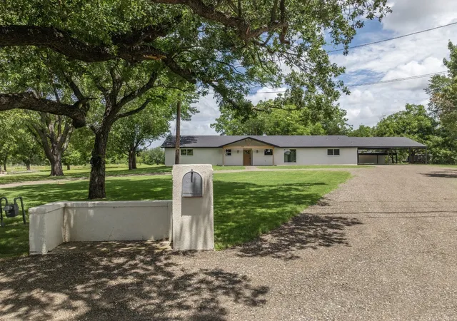 Homes for sale in Robinson, TX | 616 E Moonlight Dr, Robinson, TX 76706 | MLS# 21313631