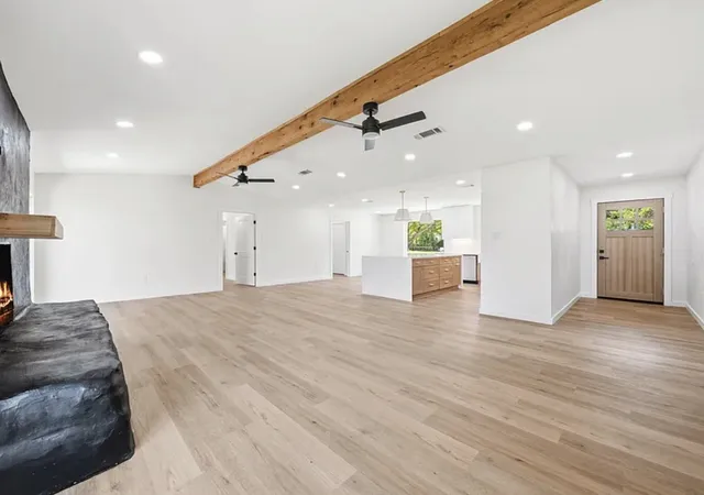 Photo 3 of Single family home for sale at 616 E Moonlight Dr, Robinson, TX 76706 | MLS# 21313631 | Listing updated on 2026-10-02