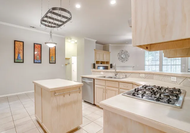 Photo 4 of Sale Pending at 1100 Andromeda Wy, Arlington, TX 76013 | MLS# 21313438 | Listing updated on 2026-07-28