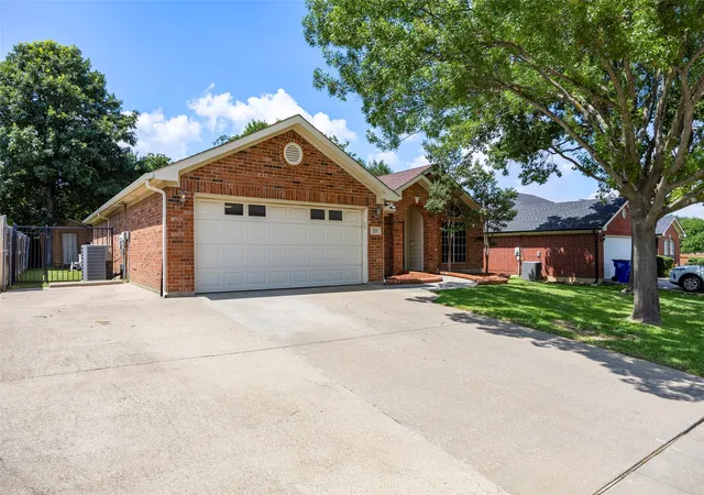 Homes for sale in Mansfield, TX | 1717 Prescott Dr, Mansfield, TX 76063 | MLS# 21279811