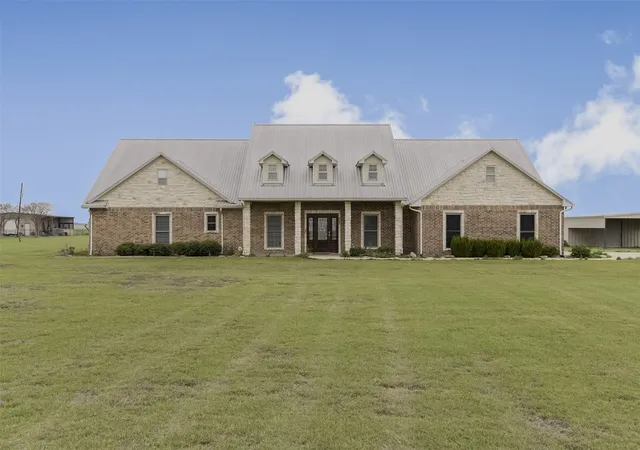 Photo 2 of Single family home for sale at 1066 West Rd, Waxahachie, TX 75165 | MLS# 21309022 | Listing updated on 2026-08-22