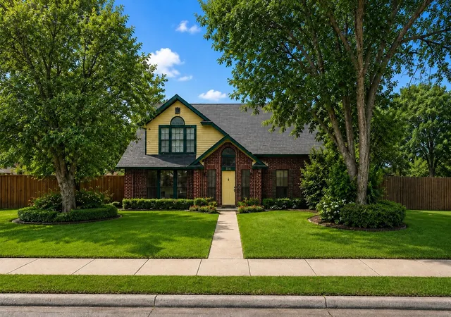 Photo 1 of Sale Pending at 514 Rainier St, Cedar Hill, TX 75104 | MLS# 21312453 | Listing updated on 2026-07-22
