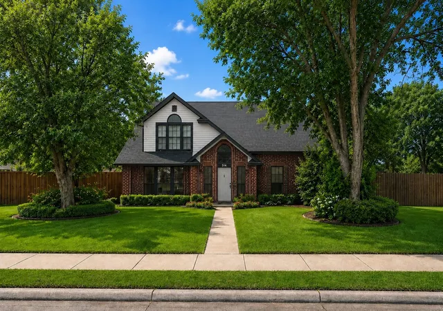 Photo 2 of Sale Pending at 514 Rainier St, Cedar Hill, TX 75104 | MLS# 21312453 | Listing updated on 2026-07-22