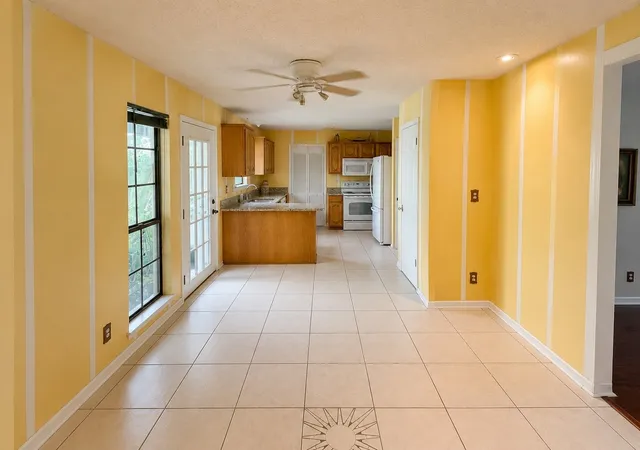 Photo 3 of Sale Pending at 514 Rainier St, Cedar Hill, TX 75104 | MLS# 21312453 | Listing updated on 2026-07-22