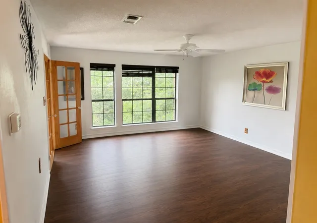 Photo 3 of Sale Pending at 514 Rainier St, Cedar Hill, TX 75104 | MLS# 21312453 | Listing updated on 2026-07-22