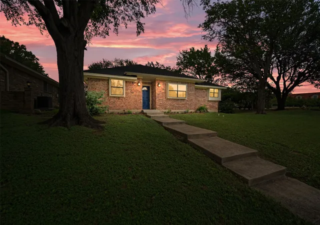 Homes for sale in Irving, TX | 2405 Castle St, Irving, TX 75038 | MLS# 21311857