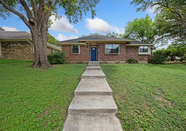 Homes for sale in Irving, TX | 2405 Castle St, Irving, TX 75038 | MLS# 21311857